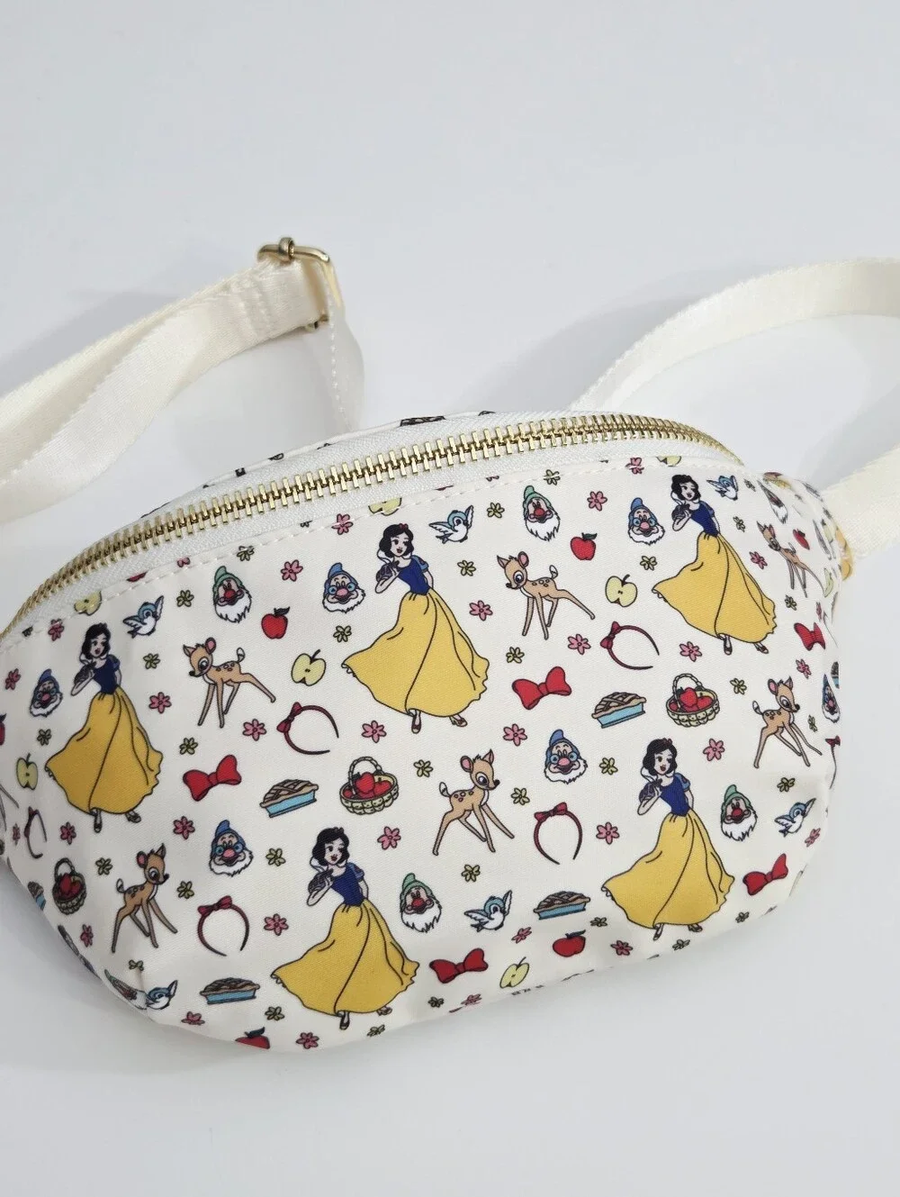 STONEY CLOVER LANE DISNEY SNOW WHITE FAIREST ONE OF ALL FANNY PACK BAG